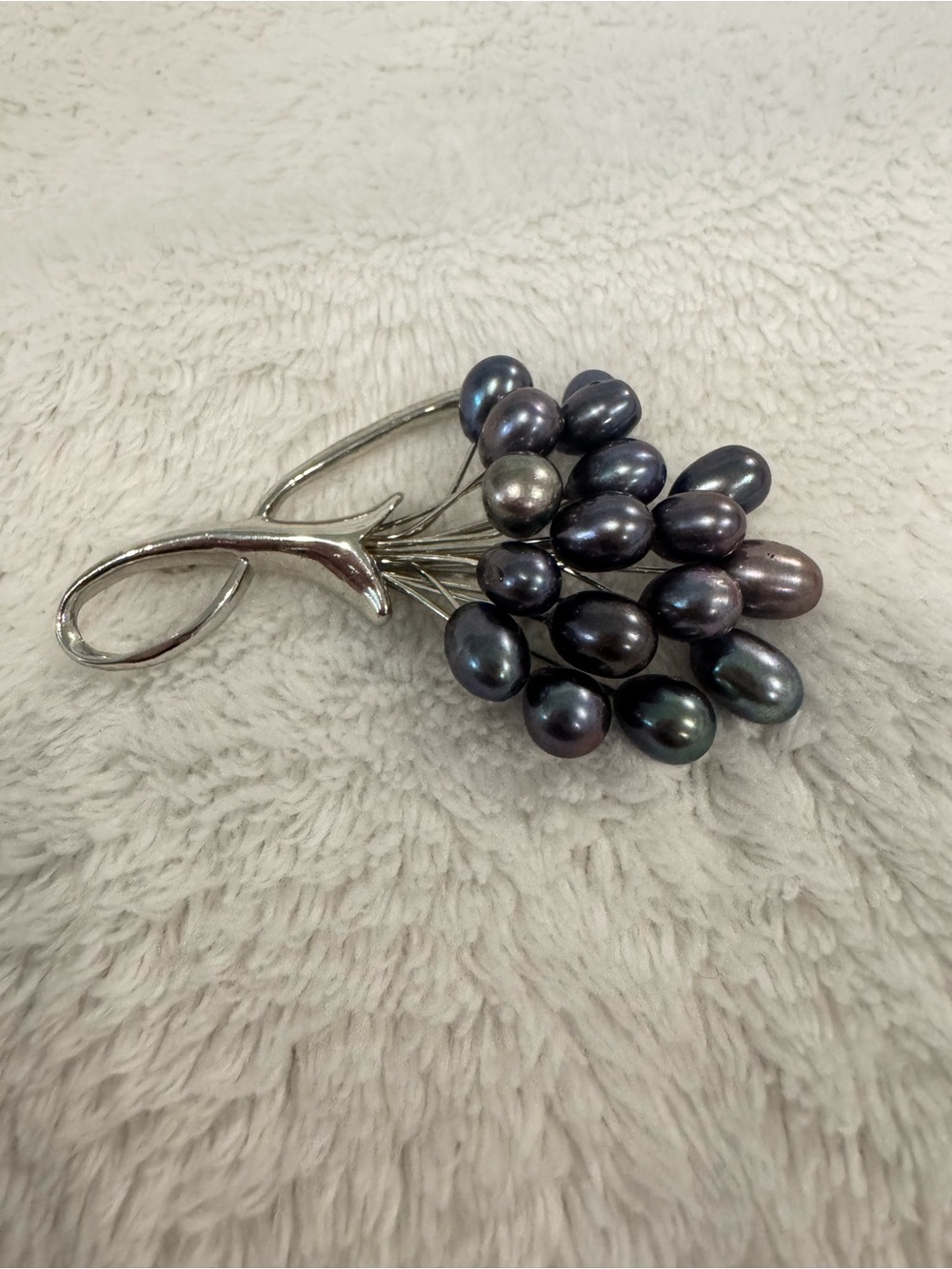 Elegant Black Pearl Cluster Brooch - Silver Tone